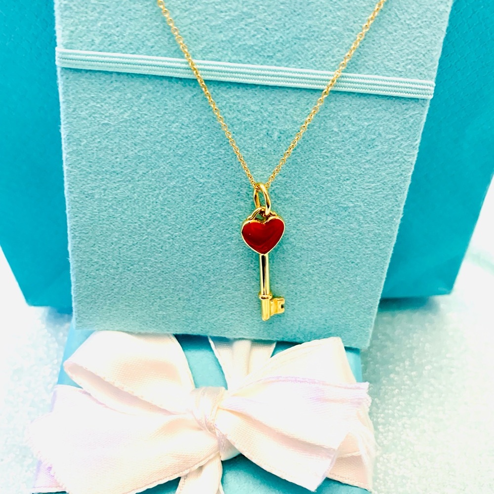 ❌❌SOLD❌❌♥️18K YELLOW GOLD 750 RED ENAMEL KEY PENDENT NECKLACE ON A 18”LONG C - Picture 7 of 7